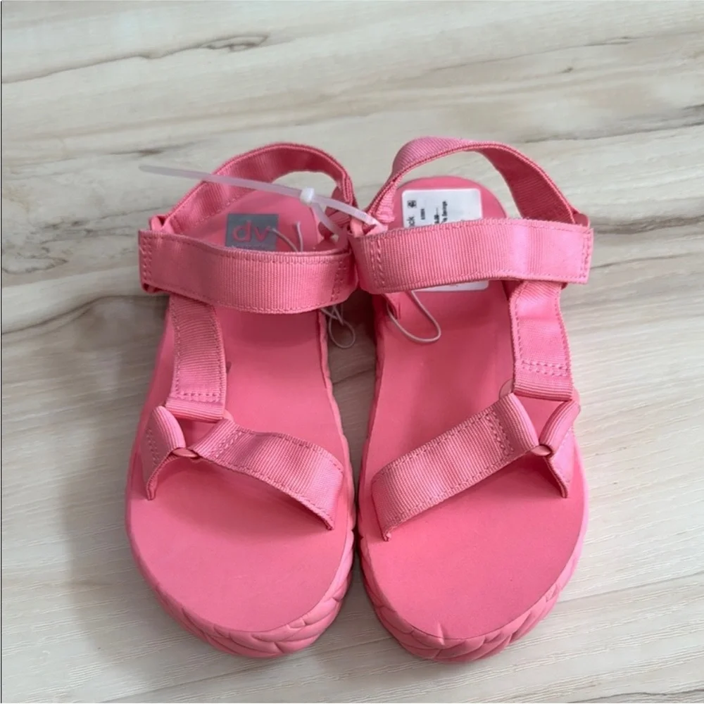Dolce Vita Kids Zaidey Sandal | Bright Pink Sporty Platform | Girls Size 4